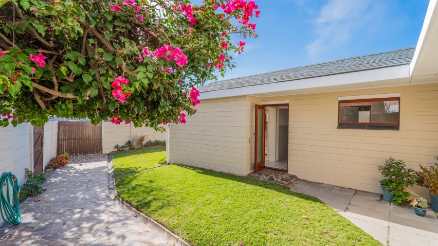 5 Bedroom Property for Sale in Zeekoevlei Western Cape